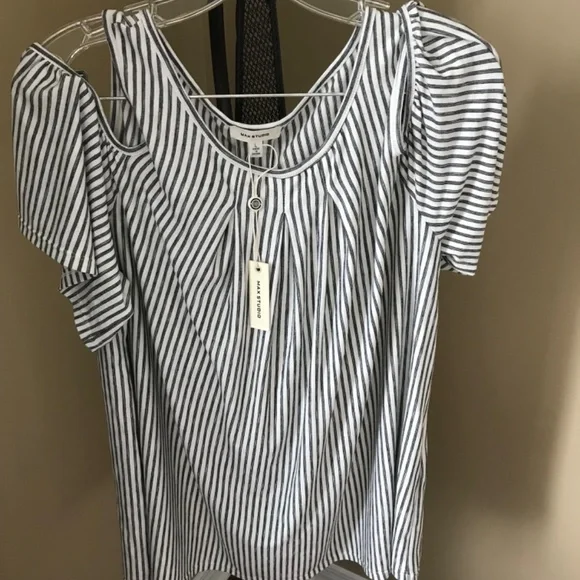 Cold Shoulder Top - Picture 2 of 7